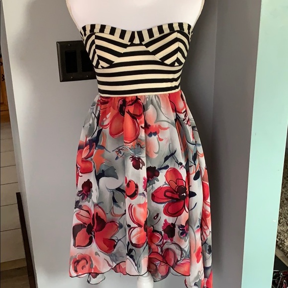 Charlotte Russe Dresses & Skirts - Pretty high low dress